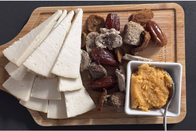 Cata de Vino y Picoteo Gourmet en Bodega Tajinaste (La Orotava, Tenerife)