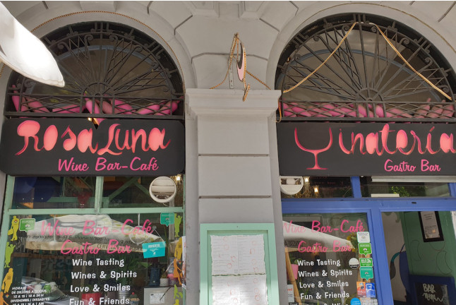 Degustación de Dos Copas de Vino y Dos Tapas para dos en Vinatería Rosaluna (Barcelona)