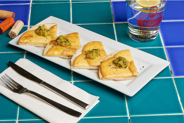 Degustación de Dos Copas de Vino y Dos Tapas para dos en Vinatería Rosaluna (Barcelona)
