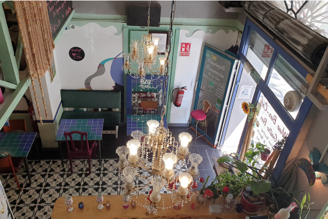 Degustación de Dos Copas de Vino y Dos Tapas para dos en Vinatería Rosaluna (Barcelona)