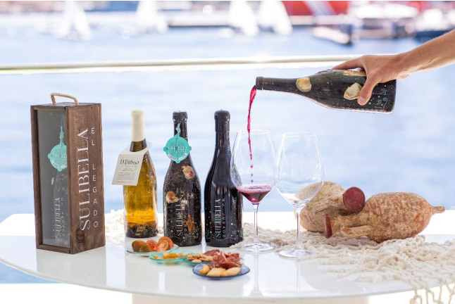Cata de Vinos Submarinos a Bordo de un Catamarán para dos en Bodegas Undersea (Murcia)