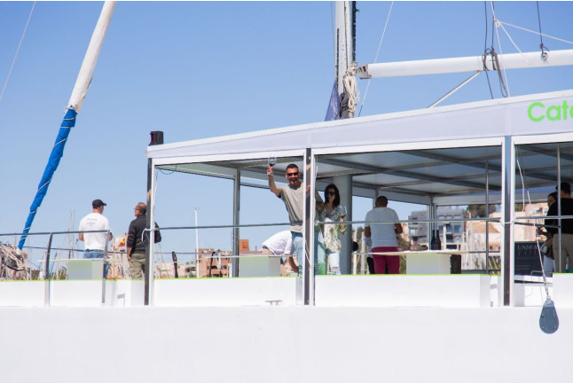 Cata de Vinos Submarinos a Bordo de un Catamarán para dos en Bodegas Undersea (Murcia)