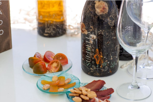 Cata de Vinos Submarinos a Bordo de un Catamarán para dos en Bodegas Undersea (Murcia)