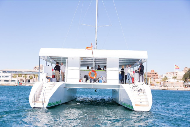 Cata de Vinos Submarinos a Bordo de un Catamarán para dos en Bodegas Undersea (Murcia)