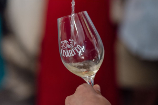 Visita a Bodegas Barón con Degustación de Vinos en Rama y Tabla de Quesos e Ibérico para dos (Sanlúcar de Barrameda, Cádiz)