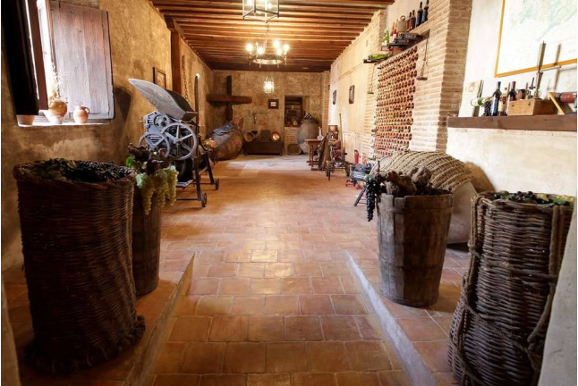Visita a Bodega, Cata y Museo del Vino en Bodegas Pablo Morate y Spa en Casa Rural & Spa La Graja 3* (Madrid)