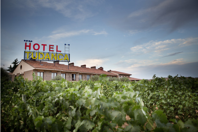 Visita a Bodega, Noche en Hotel 4* y Vuelo en Globo para dos con Fotos y Vídeo (Burgos)