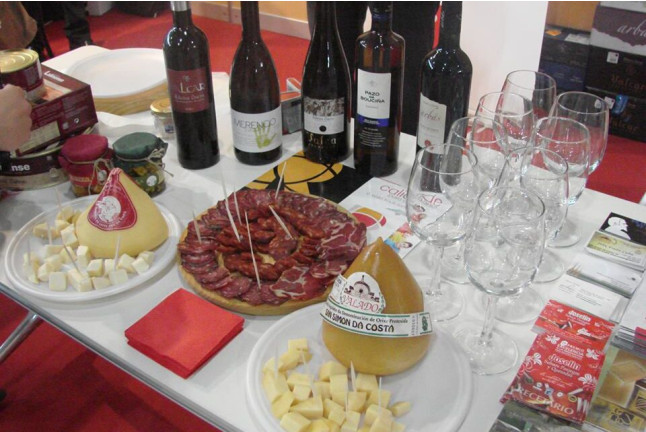 Visita a Bodegas Arbás, Viñedos y Cata de 2 Vinos con Quesos y Embutidos para dos (Valladolid)