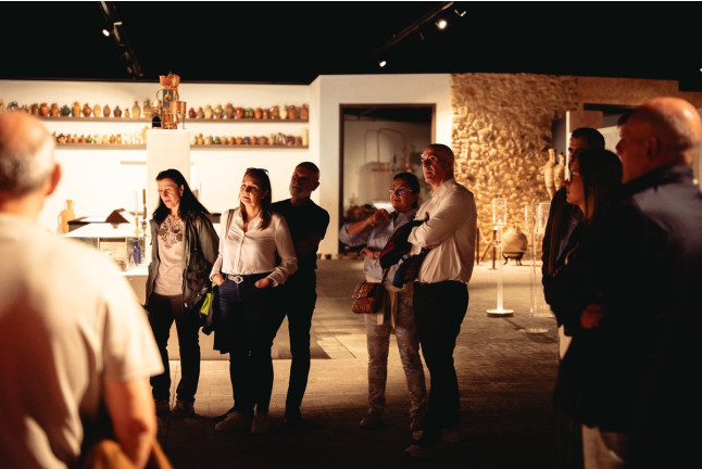 Visita al Museo del Vino con Cata y Tapas para dos en Hacienda del Carche / Casa de la Ermita (Jumilla, Murcia)