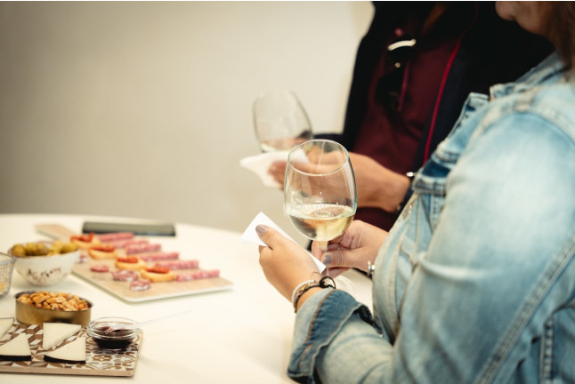Visita al Museo del Vino con Cata y Tapas para dos en Hacienda del Carche / Casa de la Ermita (Jumilla, Murcia)