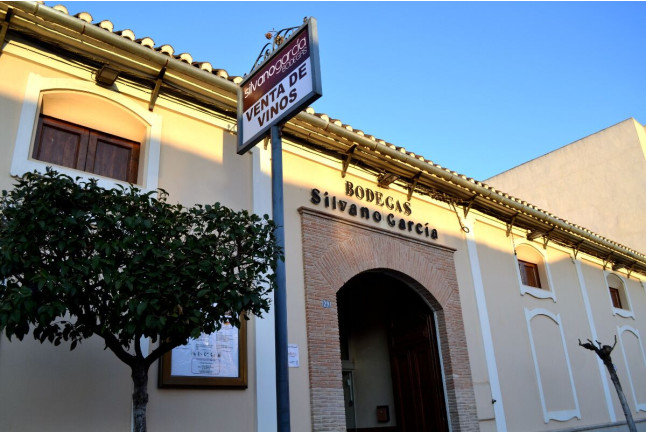 Visita a Bodegas Silvano García con Cata de Vinos y Aperitivo para dos (Jumilla, Murcia)