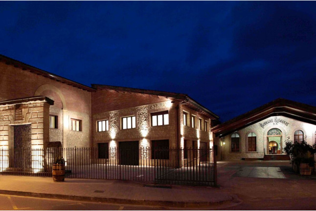 Visita a Bodegas Centenarias Riojanas con Experiencia Sensorial y Aperitivo para dos (La Rioja)