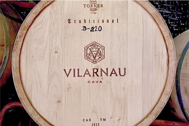 Visita a Bodega, Cata 3 Cavas y Obsequio para dos en Caves Vilarnau (Sant Sadurní d’Anoia, Barcelona)