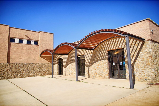 Visita Guiada a Celler Mas Llunes y Degustación de 5 Vinos para dos (Garriguella, Girona)