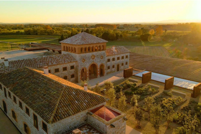 Visita Celler Perelada con Degustación de Vino (Girona)