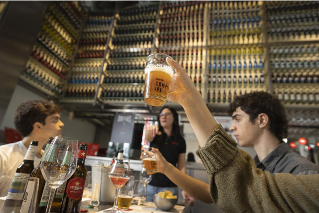 Visita Guiada a la Fábrica Estrella Damm y Degustación Especial de Cervezas (El Prat de Llobregat, Barcelona)