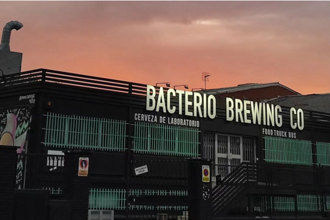 Visita Guiada con Degustación de Cervezas y Maridaje o Barra Libre de Cervezas y Maridaje de Quesos Artesanos para dos (Móstoles, Madrid)