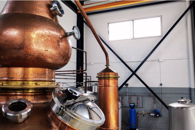 Visita Guiada a la Clandestilería con Cata de Ginebra para dos (Beniflà, Valencia)