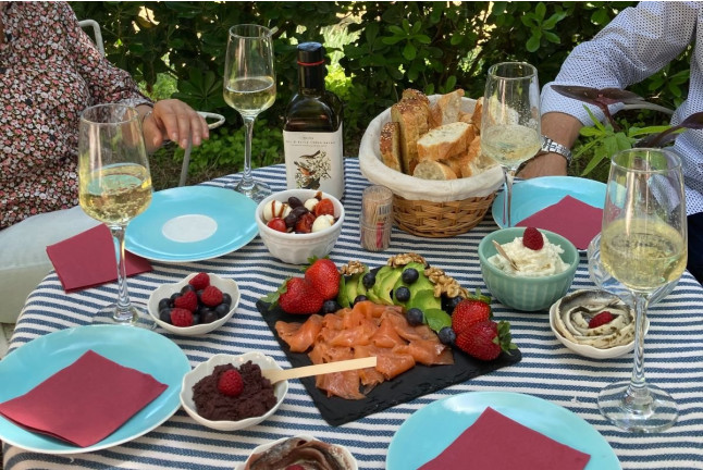 Visita de Mar: Visita a Bodega con Cata de Cavas y Aperitivo de Mar en Vila Morgades (Castellví de la Marca, Barcelona)
