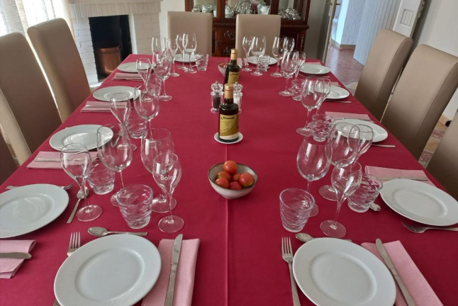 Visita, Brunch, Tapas Tradicionales y Cata de Vino y Cava en Caves Bolet (Castellví de la Marca, Barcelona)