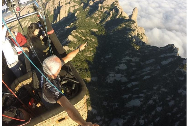 Vuelo en globo por Montserrat y visita guiada al monasterio (Barcelona)