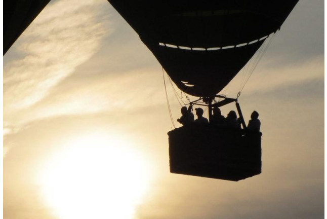 Vuelo en globo por Montserrat y visita guiada al monasterio (Barcelona)