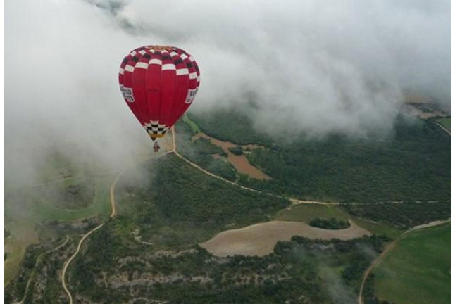 Escapada Relax con Bañera Hidromasaje en Posada Torre-Palacio de los Alvarado y Vuelo en Globo (Burgos)