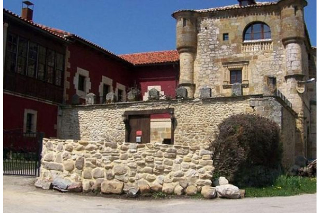 Escapada Relax con Bañera Hidromasaje en Posada Torre-Palacio de los Alvarado y Vuelo en Globo (Burgos)