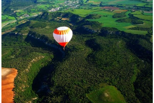 Escapada Relax con Bañera Hidromasaje en Posada Torre-Palacio de los Alvarado y Vuelo en Globo (Burgos)