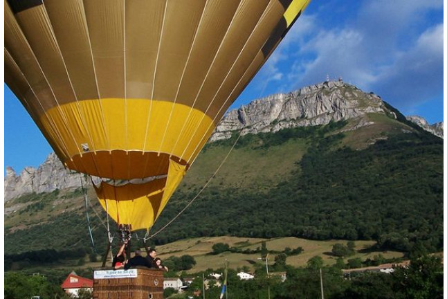 Vuelo en Globo Romántico para dos con Almuerzo y Cava (Vizcaya / Burgos / Álava)