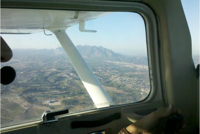 Vuelo Romántico en Avioneta para dos por Montserrat o el Maresme (Barcelona)