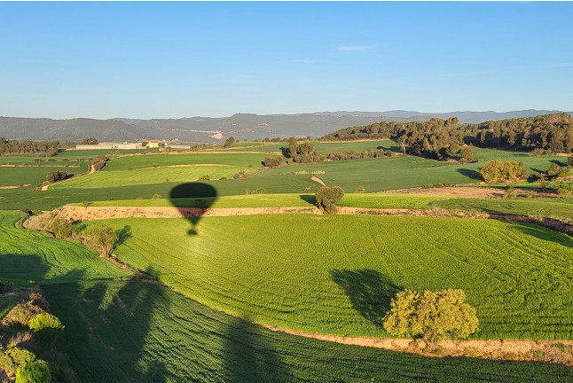 Vuelo en Globo con Cava, Aperitivo y Fotos en la Zona del Bages y Montserrat (Barcelona)