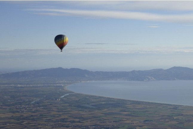 Vuelo en Globo con Fotos y Visita Guiada a la Bodega Baronia de Vilademuls con Cata de Vinos para dos (Girona)