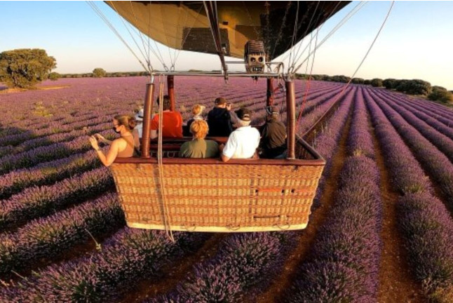 Vuelo en Globo con Fotos y Vídeo en Campos de Lavanda (Brihuega, Guadalajara)