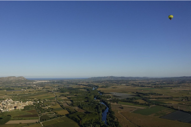 Vuelo en Globo con Cava, Zumos, Bizcocho de Almendras y Fotos (L'Empordà, Girona)
