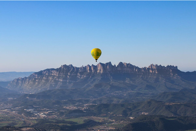 Vuelo en Globo con Almuerzo, Cava y Fotos (Barcelona / Girona)