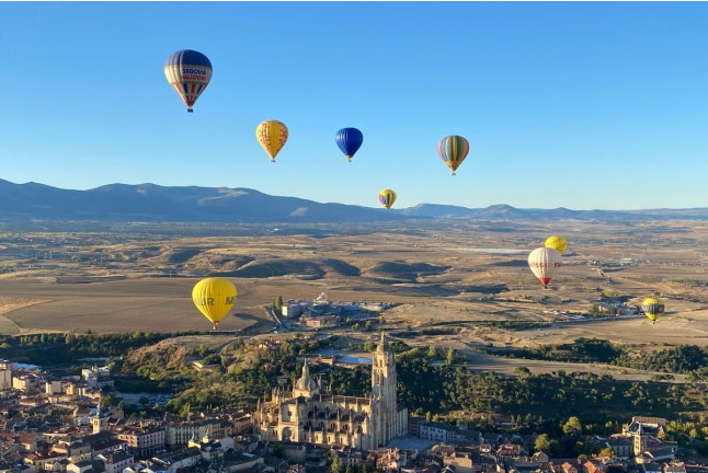 Vuelo en Globo con Cava, Desayuno, Fotos y Vídeo (Segovia)