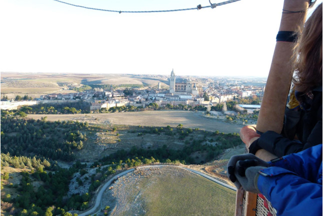 Vuelo en Globo, Cava con Fotos y Almuerzo (Segovia, Ocaña o Aranjuez)