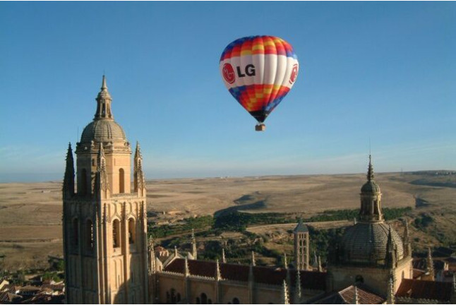 Vuelo en Globo Privado con Cava, Almuerzo, Fotos y Vídeo HD para dos (Aranjuez / Guadarrama / Toledo / Segovia)
