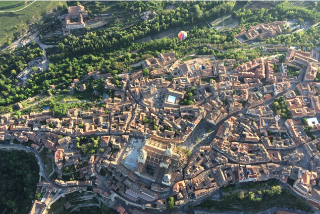 Vuelo en Globo con Cava, Almuerzo y Reportaje Fotos y Vídeo HD (Segovia)