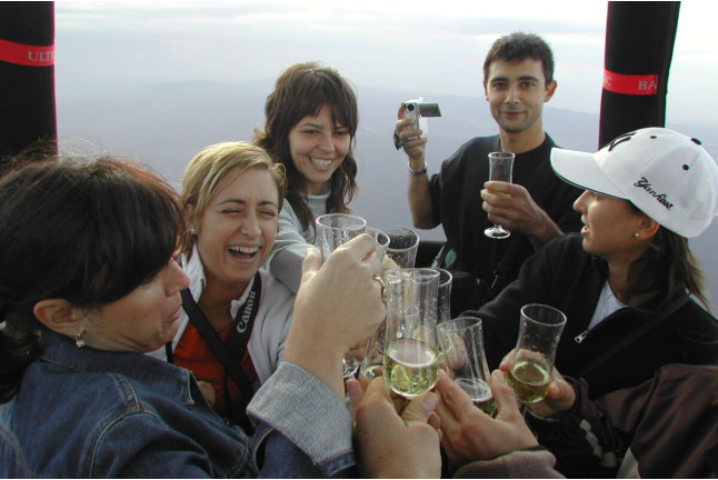 Vuelo en Globo travesía del Montsec y Mont-Rebei con Cava y Fotos (Lleida, Catalunya)