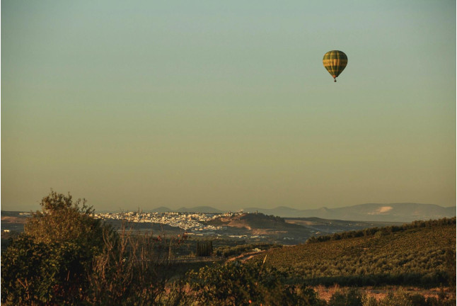 Escapada en Hotel 4* y Viaje en Globo con Desayuno y Cava (Sevilla)