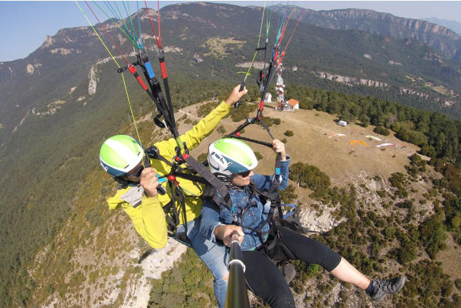Vuelo en Parapente Biplaza con Vídeo (Berga, Barcelona)