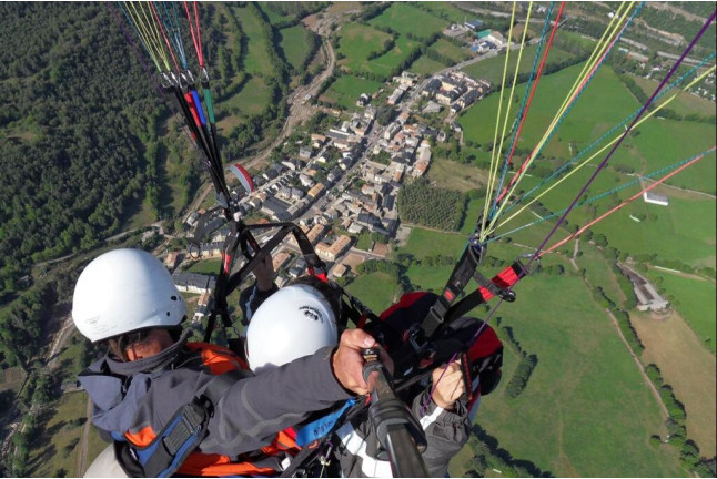 Vuelo en Parapente (Castejón de Sos, Huesca)
