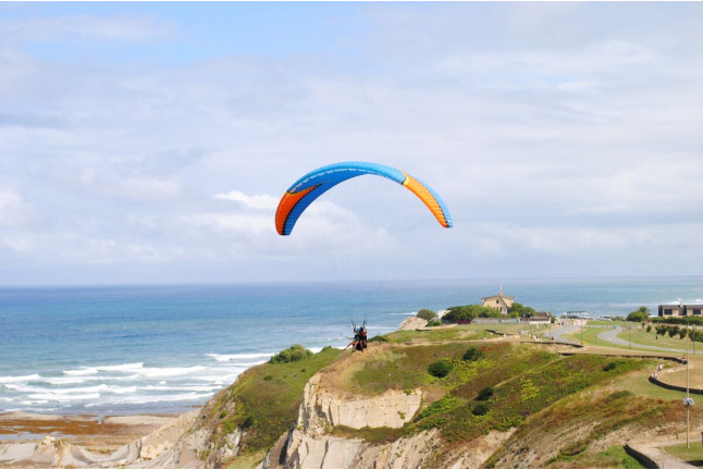 Vuelo en parapente (Sopelana, Vizcaya)