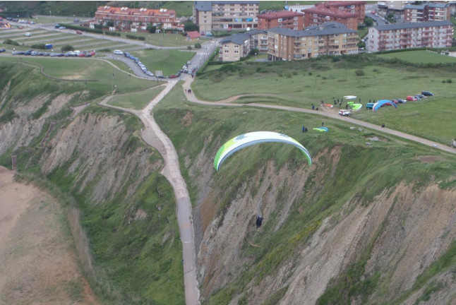 Pack Bikote: Vuelo en Parapente con Vídeo HD para dos al Atardecer (Sopelana, Vizcaya)