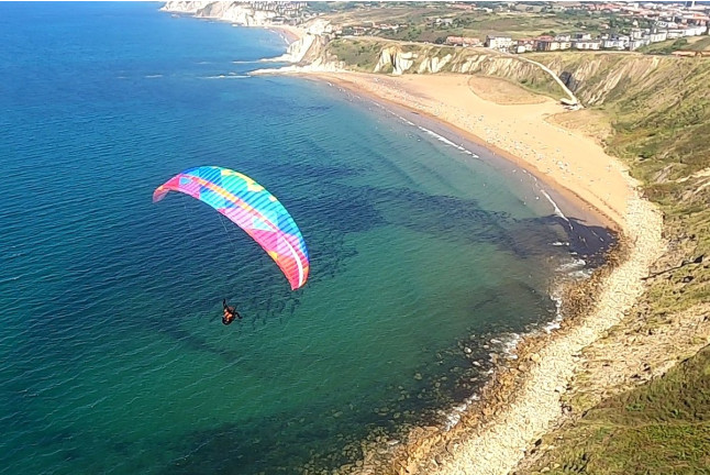 Pack Bikote: Vuelo en Parapente con Vídeo HD para dos al Atardecer (Sopelana, Vizcaya)