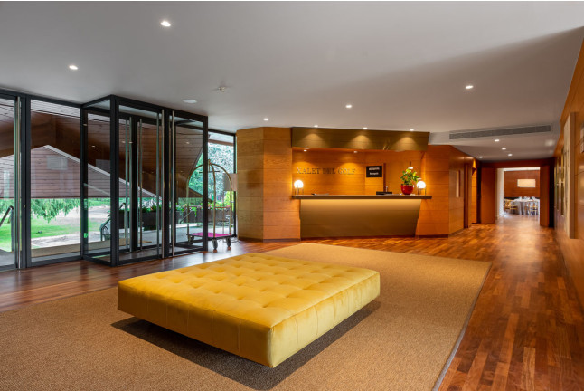 Escapada con Desayuno y Botella de Cava en Hotel Xalet del Golf 4* (Bolvir, Girona)