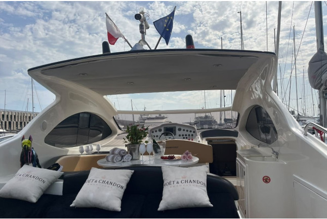 Escapada Romántica en Yate Privado con Navegación, Desayuno y Cava (Barcelona)
