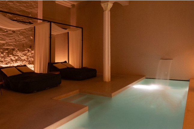 Circuito de Aguas, Love Massage y Copa de Cava para dos en Signature Spa del Hotel Yurbban Passage 4* (Barcelona)